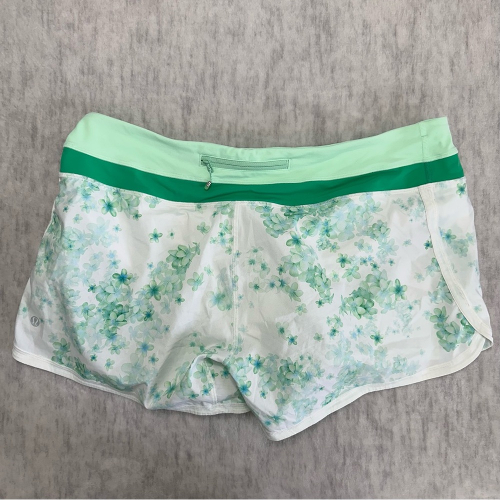 Lululemon Groovy Run MR 4.5" Shorts